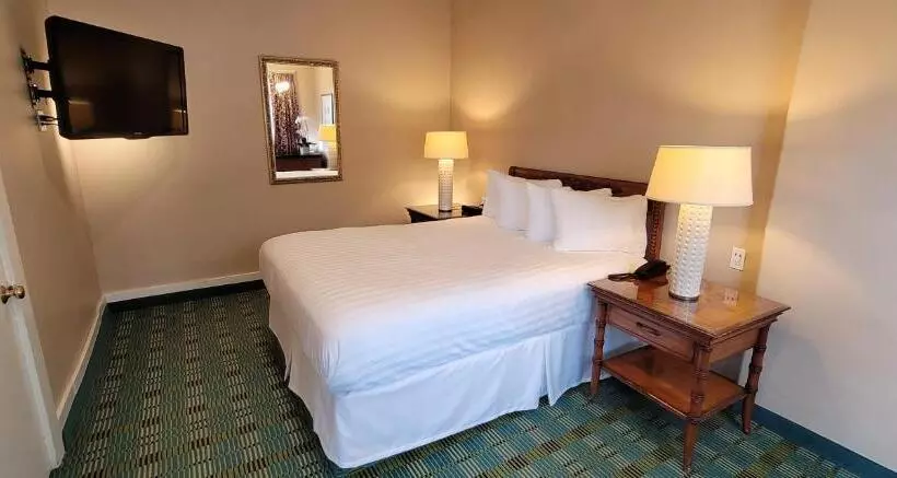 فندق Butterfly Grove Inn