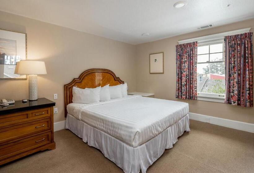 هتل Butterfly Grove Inn