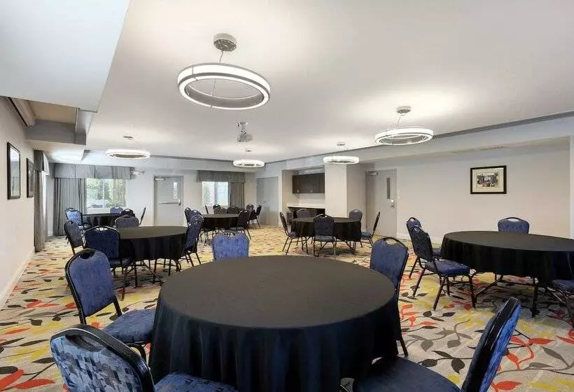 호텔 Candlewood Suites Rogers Bentonville, An Ihg