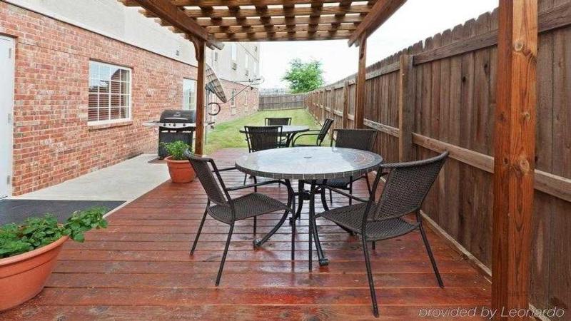 בית מלון כפרי Affordable Suites Of America Tulsa