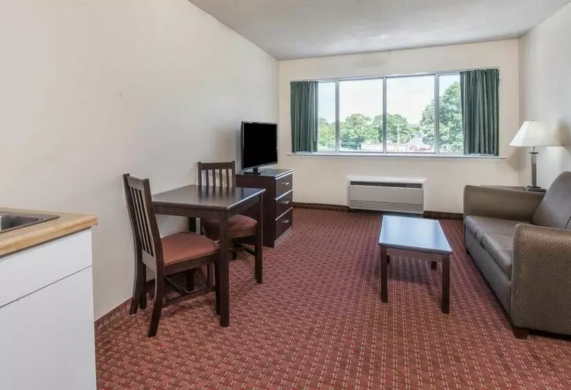 هتل Days Inn & Suites By Wyndham Groton Near The Casinos