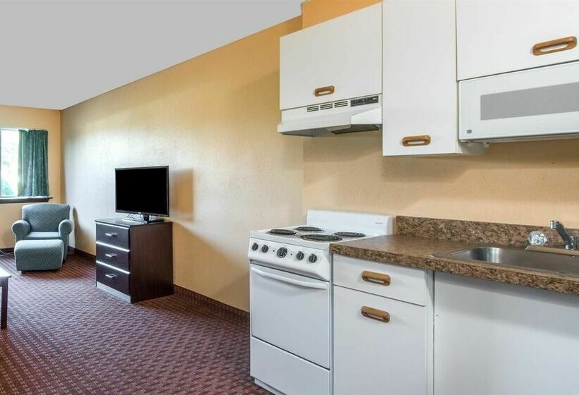 فندق Days Inn & Suites By Wyndham Groton Near The Casinos