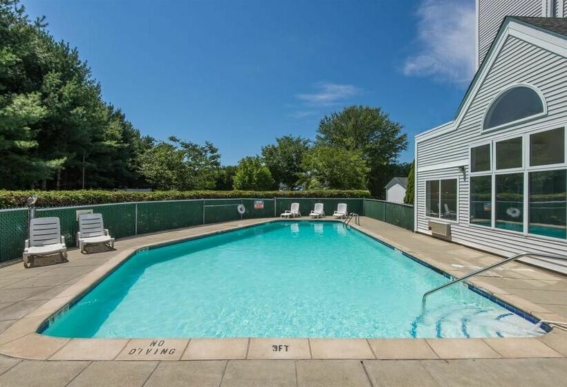 فندق Days Inn & Suites By Wyndham Groton Near The Casinos