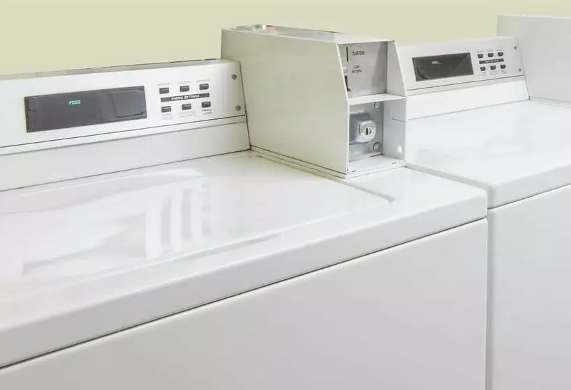 هتل Days Inn & Suites By Wyndham Groton Near The Casinos