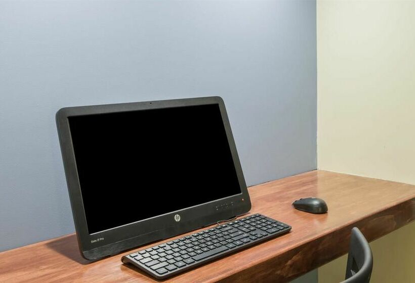 فندق Days Inn & Suites By Wyndham Groton Near The Casinos