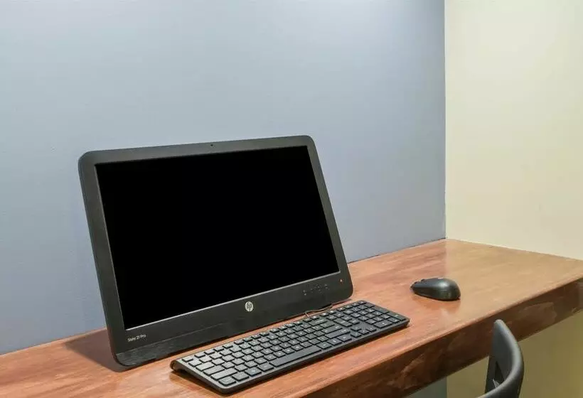 هتل Days Inn & Suites By Wyndham Groton Near The Casinos