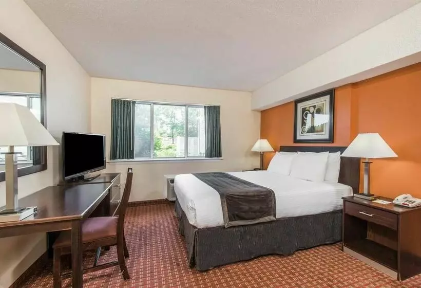 هتل Days Inn & Suites By Wyndham Groton Near The Casinos
