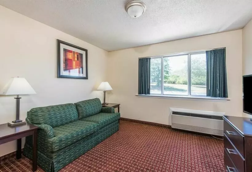 هتل Days Inn & Suites By Wyndham Groton Near The Casinos