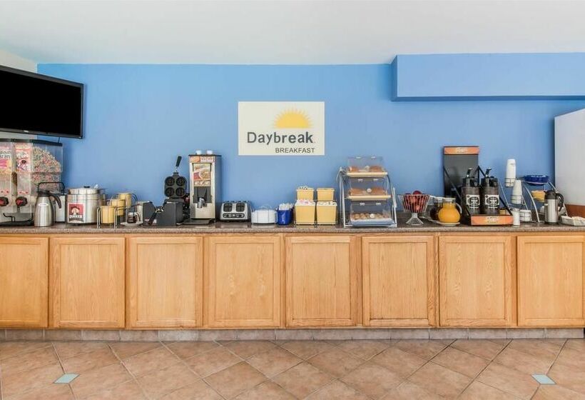 فندق Days Inn & Suites By Wyndham Groton Near The Casinos