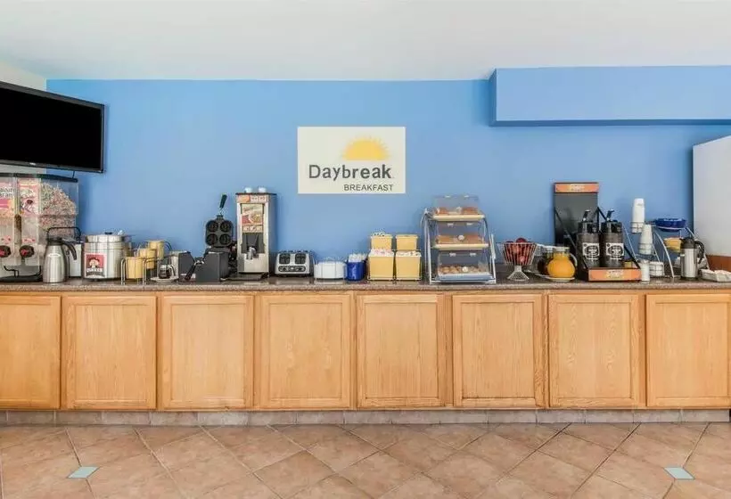 هتل Days Inn & Suites By Wyndham Groton Near The Casinos