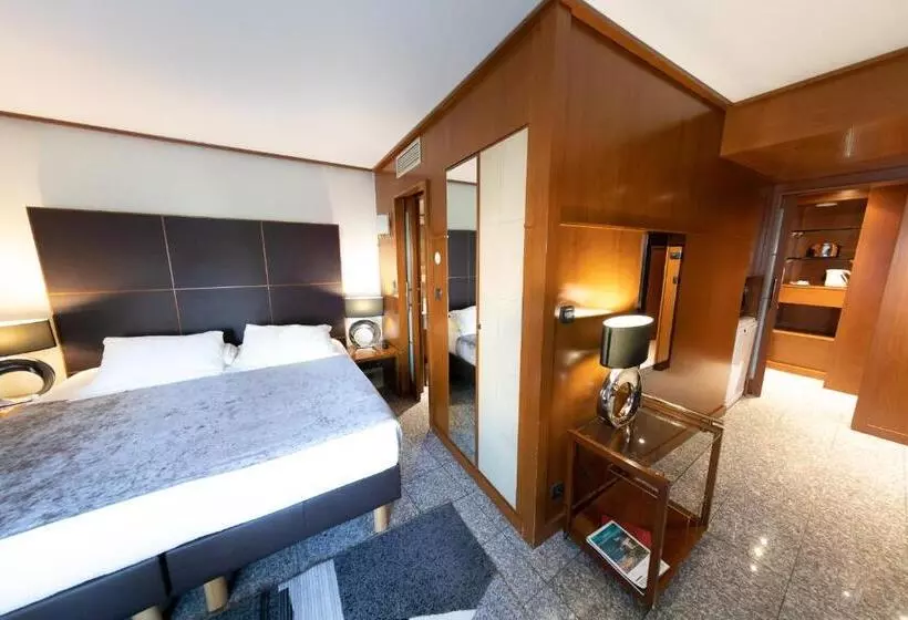 호텔 Goldstar Apartments & Suites