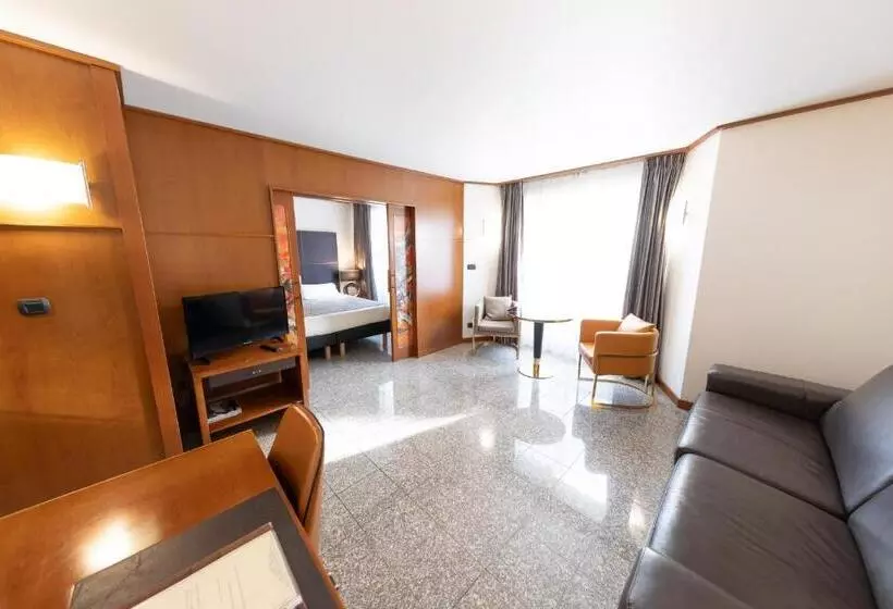 호텔 Goldstar Apartments & Suites