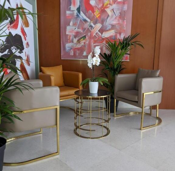 فندق Goldstar Apartments & Suites