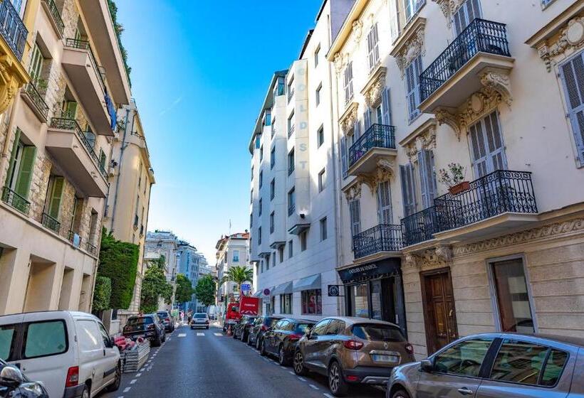 فندق Goldstar Apartments & Suites