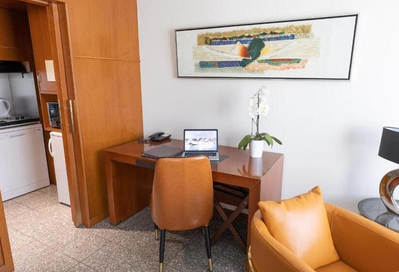 فندق Goldstar Apartments & Suites