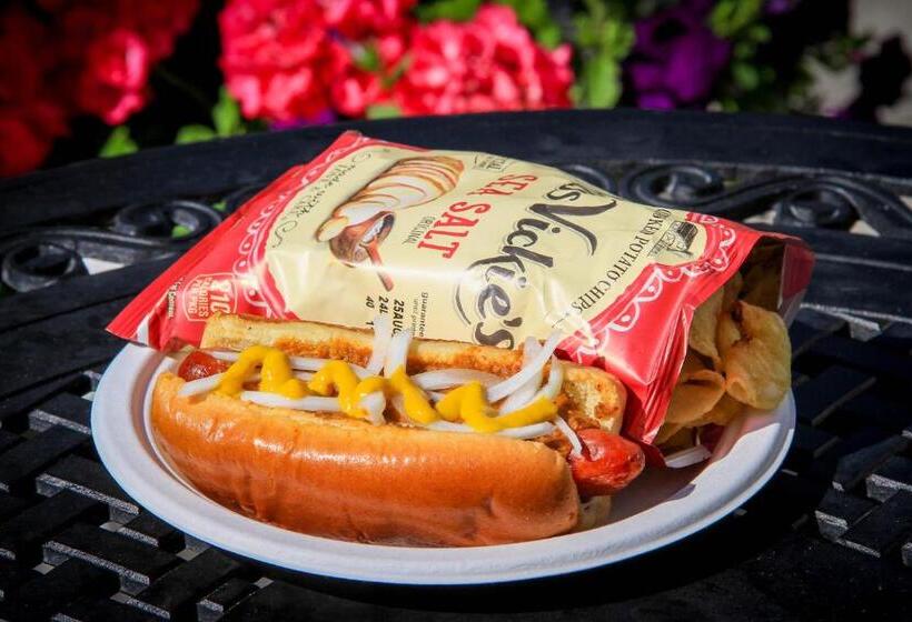 בית מלון כפרי Harbour View Inn