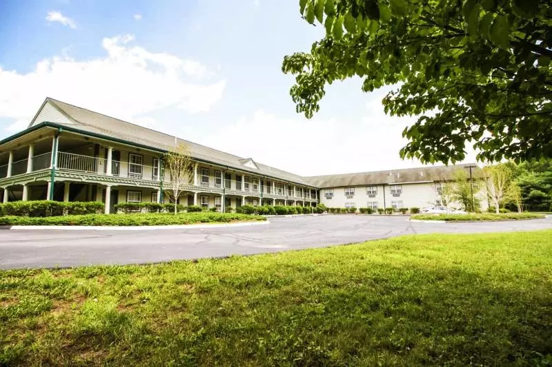 هتل Hilltop Inn & Suites, Near Foxwoods Casino