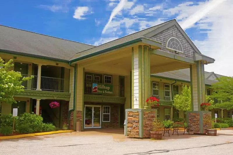 هتل Hilltop Inn & Suites, Near Foxwoods Casino