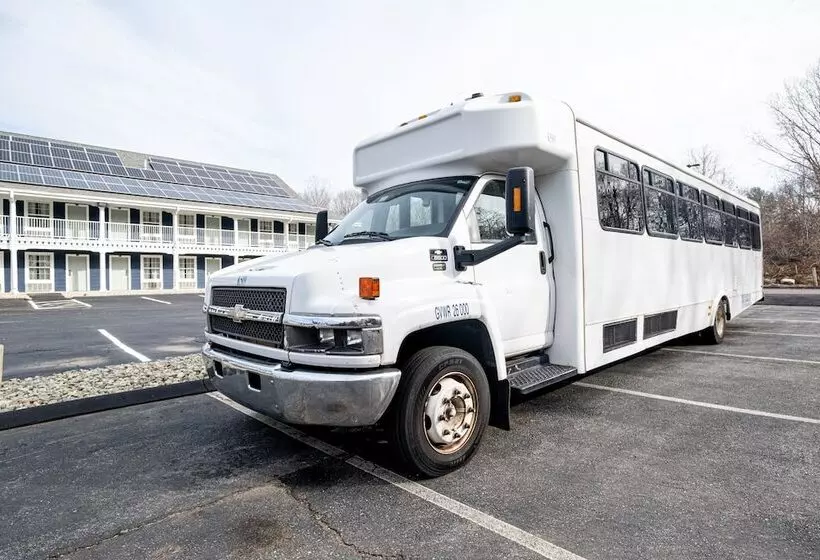 هتل Hilltop Inn & Suites, Near Foxwoods Casino