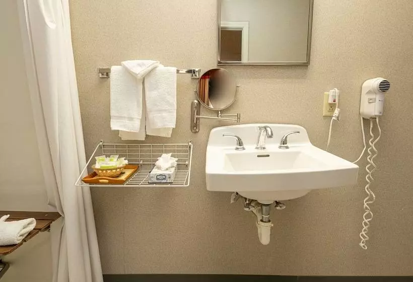 هتل Hilltop Inn & Suites, Near Foxwoods Casino