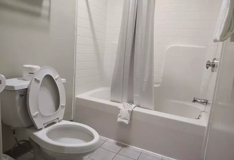 هتل Hilltop Inn & Suites, Near Foxwoods Casino