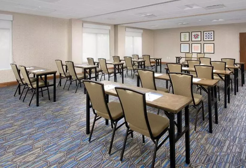 هتل Holiday Inn Express & Suites Baltimore   Bwi Airport North, An Ihg
