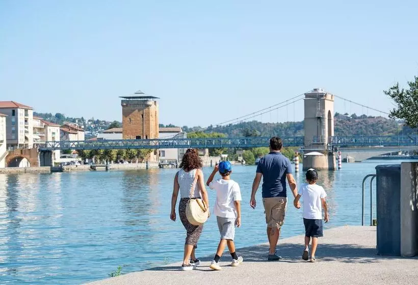 호텔 La Pyramide  Maison Henriroux