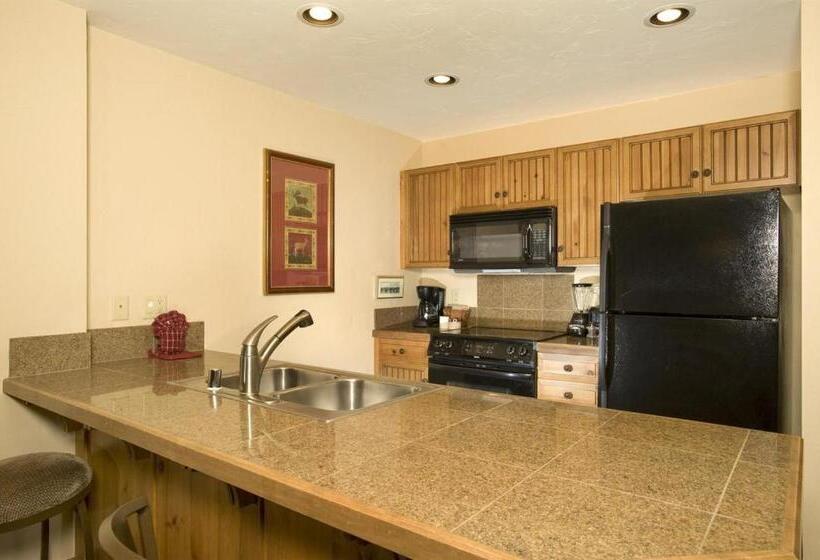 هتل Mountain Thunder Lodge