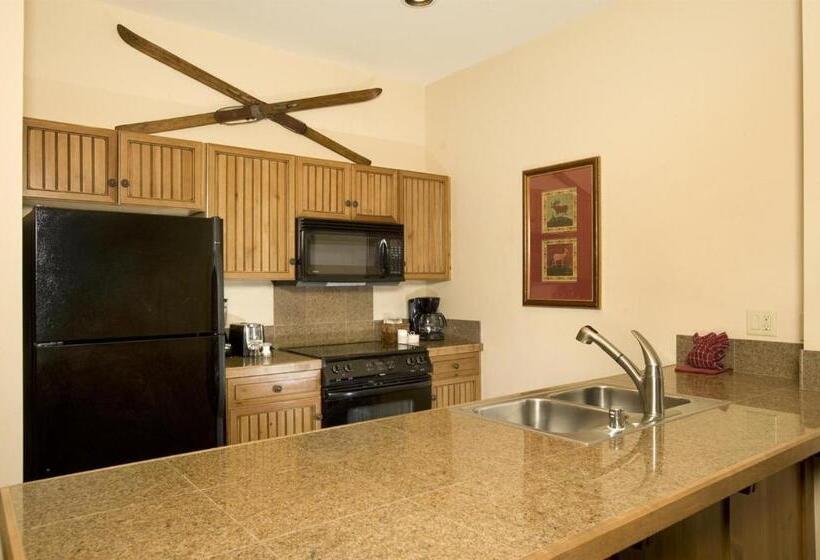 هتل Mountain Thunder Lodge