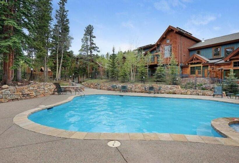 هتل Mountain Thunder Lodge