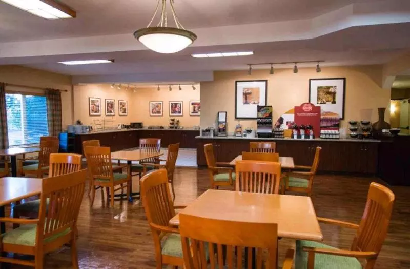 Отель Phoenix Inn Suites Albany