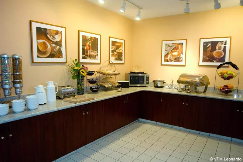 Отель Phoenix Inn Suites Albany