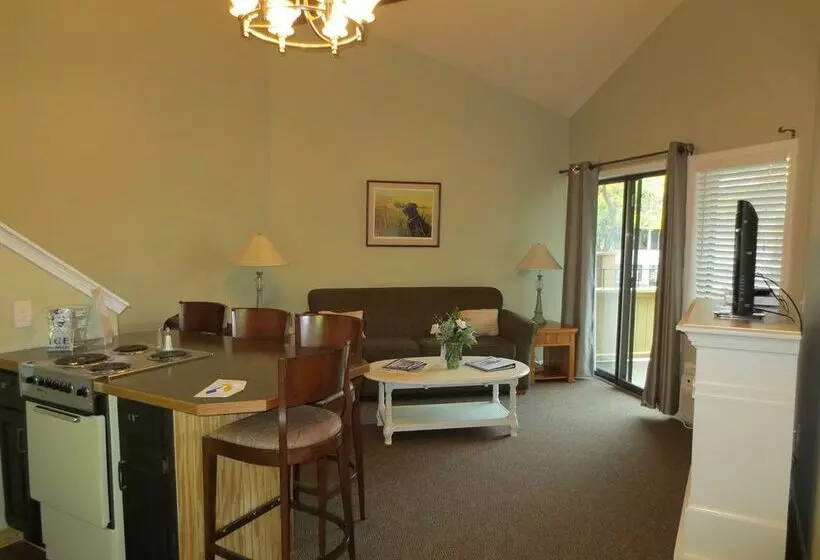 Отель Pointes North Inn Charlevoix