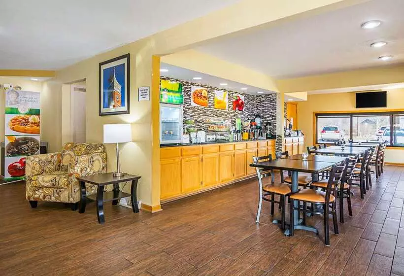 ホテル Quality Inn & Suites Greensburg I74
