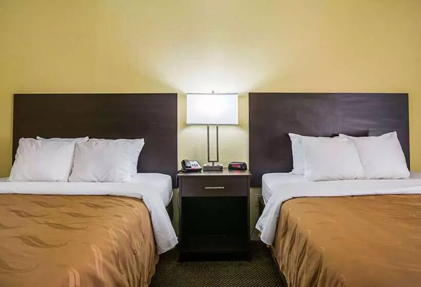 ホテル Quality Inn & Suites Greensburg I74