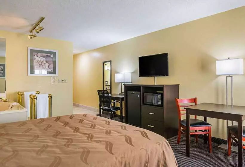 ホテル Quality Inn & Suites Greensburg I74