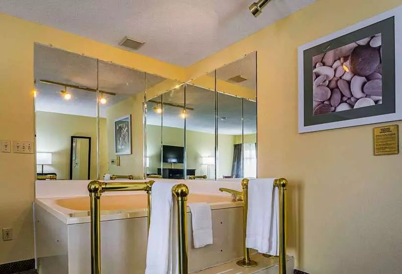 ホテル Quality Inn & Suites Greensburg I74