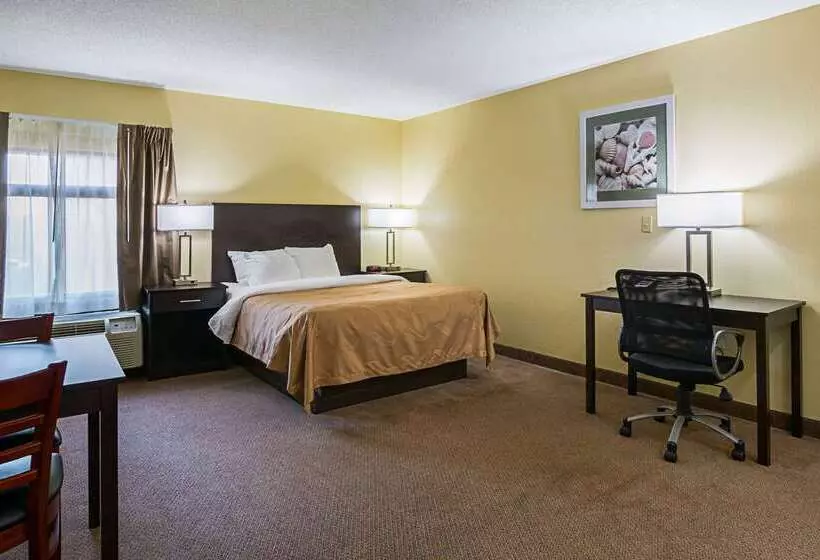 ホテル Quality Inn & Suites Greensburg I74