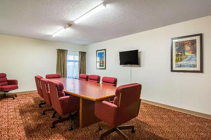 ホテル Quality Inn & Suites Greensburg I74
