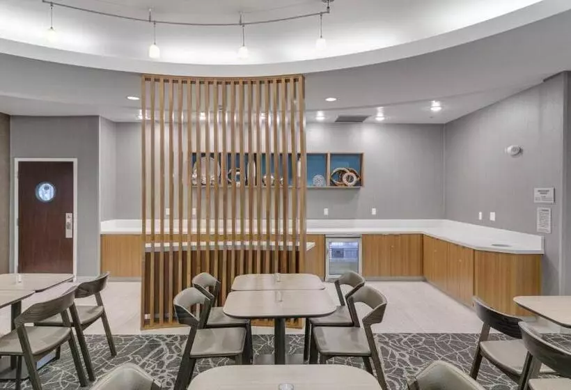 Отель Springhill Suites By Marriott Sacramento Natomas