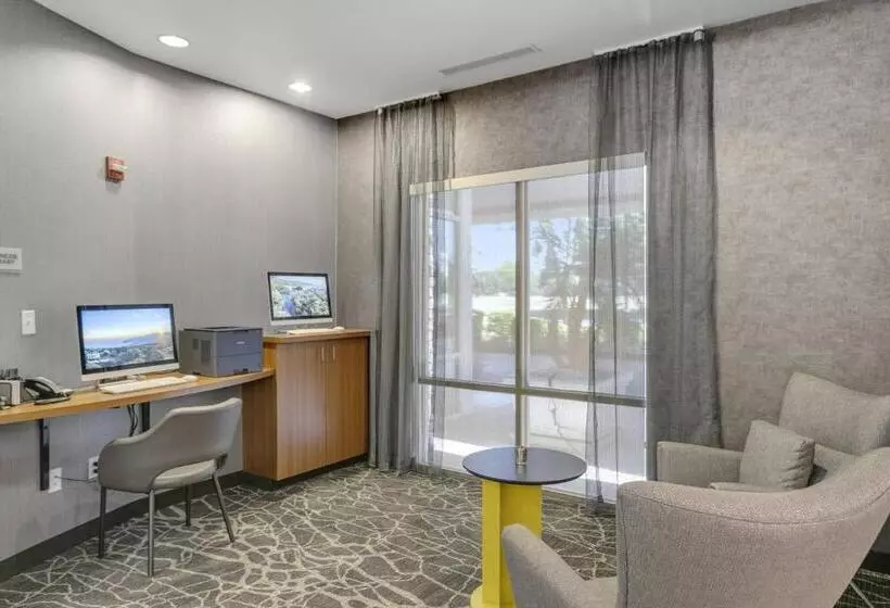 Отель Springhill Suites By Marriott Sacramento Natomas