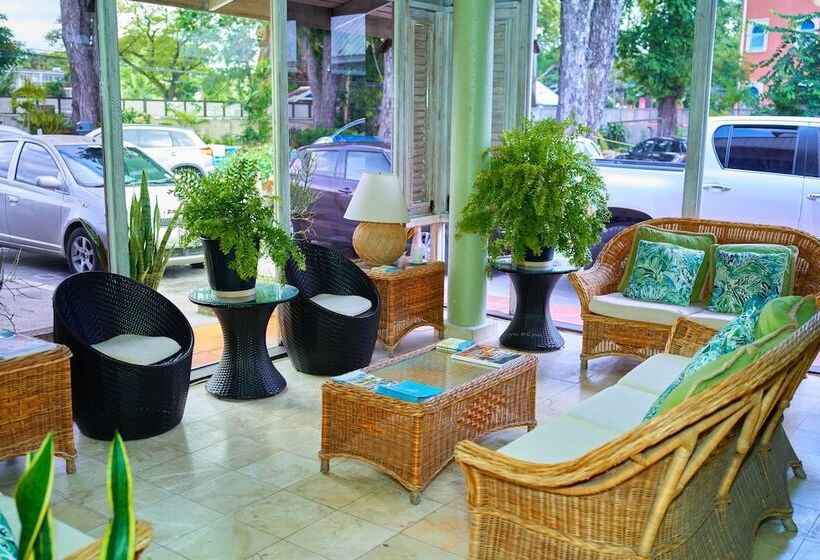 هتل Tropical Sunset Beach Apartment