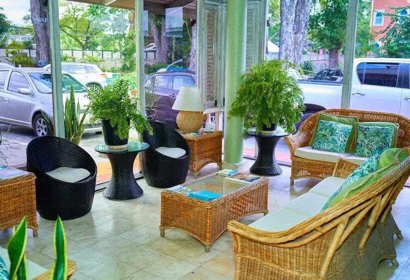 هتل Tropical Sunset Beach Apartment