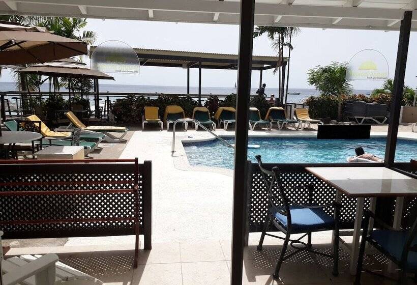 هتل Tropical Sunset Beach Apartment