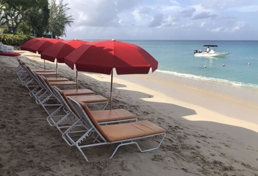 هتل Tropical Sunset Beach Apartment