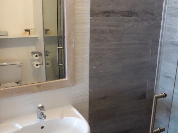 هتل Tropical Sunset Beach Apartment