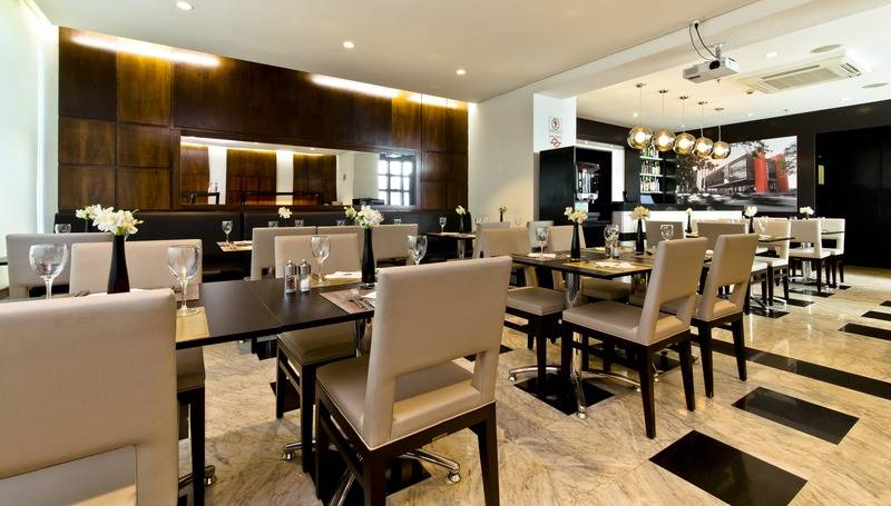 Hotel Paraiso Suites By Charlie