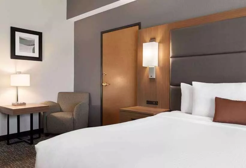 ホテル Wingate By Wyndham Cincinnati Blue Ash