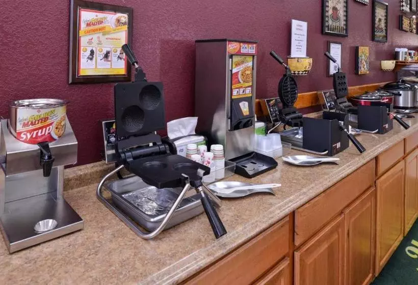 مُتل Ramada By Wyndham Branson