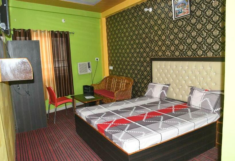 בית מלון כפרי Mountain View And Rooftop Restaurant